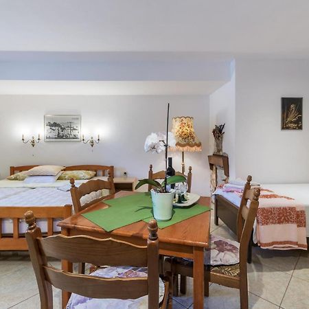 Awesome Studio In Pula With Wifi Esterno foto
