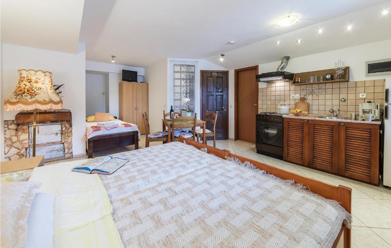 Awesome Studio In Pula With Wifi Esterno foto